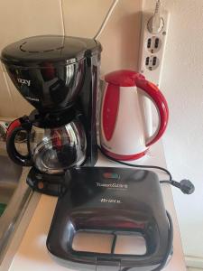 a black and red mixer sitting on a counter at Plane TREE in Mariaí
