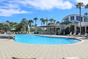 Πισίνα στο ή κοντά στο DoctorsOrdersDestin 1 Luxury Estate,2 Golf Carts, Tennis Pool Bikes Destiny East