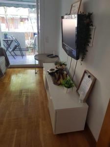 TV a/nebo společenská místnost v ubytování Apartamento tranquilo cerca de la Sagrada Familia