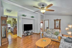 a living room with a couch and a flat screen tv at Mtn Gate Guest House about 6 Mi to Shasta Lake! in Shasta Lake