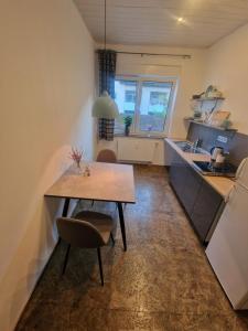 Kuchyň nebo kuchyňský kout v ubytování Ferienwohnung Wunderlich rot
