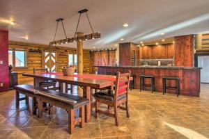 Fotografie z fotogalerie ubytování Stunning Mountain-View Ranch on 132 Acres! v destinaci Georgetown + 37 fotografií