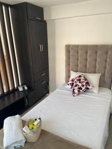 Cama o camas de una habitación en Estancia casa gris primer piso privado Jm