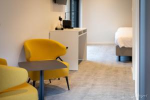 La Reine Hôtel & Restaurant的休息区
