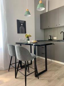 Een keuken of kitchenette bij Апартаменты в ЖК Варламова