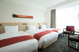 Tempat tidur dalam kamar di JR Kyushu Hotel Blossom Shinjuku
