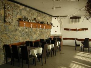 Restaurace v ubytování Turistična kmetija Birsa + 13 fotografií