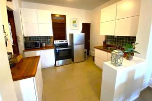 Kuchyň nebo kuchyňský kout v ubytování KASA Charming Luna 2 bedroom