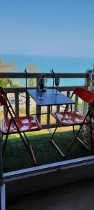 Balkón nebo terasa v ubytování Appartement pleine vue mer au bord de la plage