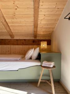 Postel nebo postele na pokoji v ubytování STUBN in der Frasdorfer Hütte