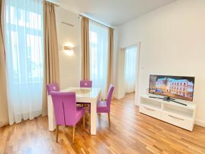 Televízia a/alebo spoločenská miestnosť v ubytovaní Steiner Residences Vienna Taborstrasse