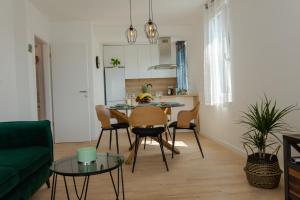 Kuchyňa alebo kuchynka v ubytovaní Super modern Apartment Gold, Beautiful View