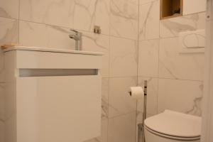 Kúpeľňa v ubytovaní Super modern Apartment Gold, Beautiful View + 33 fotografií