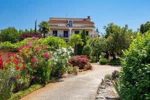 Κήπος έξω από το Apartment Skaline