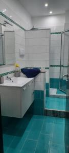 Ένα μπάνιο στο NicolaBiondo