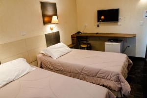 Een bed of bedden in een kamer bij Pousada do Anhangava