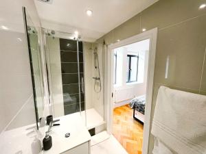 a bathroom with a shower and a sink at Beautiful Apartment In The Heart of Chelmsford in Chelmsford