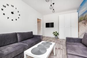 Televízia a/alebo spoločenská miestnosť v ubytovaní Apartament Nadia