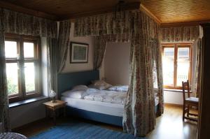 Voodi või voodid majutusasutuse Hotel Schwarzer Adler toas