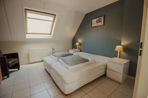 Un pat sau paturi într-o cameră la de Kafzolder