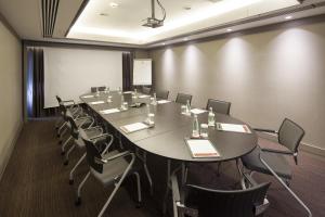 Konferenční prostory v ubytování Ramada Hotel & Suites by Wyndham Izmir Kemalpasa