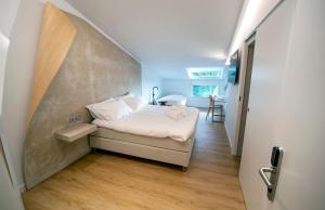 a small bedroom with a bed in a room at Hotel Boutique Berazadi Berri in Zarautz