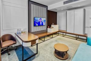 TV a/nebo společenská místnost v ubytování Ivy Garden Hotel Baku