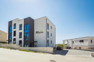 a building with a car parked in a parking lot at PS Apartments in Pula