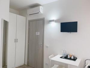 TV a/nebo společenská místnost v ubytování Residenza Borgo Trento SUNDAY
