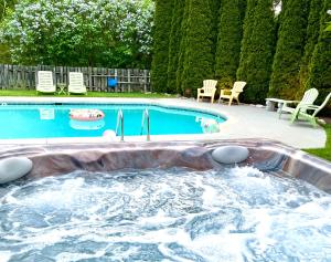 a swimming pool with a hot tub in a yard at Toll Road Inn in Manchester