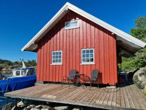 Imagen de la galería de Usjenert idyllisk Sjøbu, en Kragerø 23 fotos más