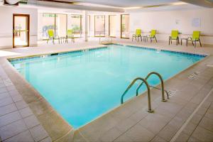 a large swimming pool with chairs and tables at Sonesta Select Birmingham Colonnade in Birmingham