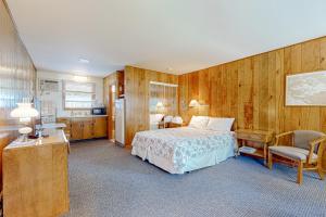 a hotel room with a bed and a desk and chair at King Birch Lake Homes in Alton