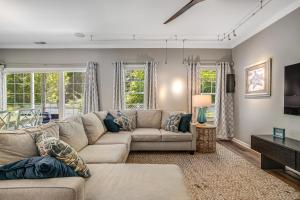 a living room with a couch and a tv at Oyster Bay Villas --- 37500 Kaitlyn Dr Unit #23 in Rehoboth Beach