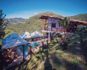 a house with a swimming pool and a mountain at Finca Boutique el Diamante in Salgar