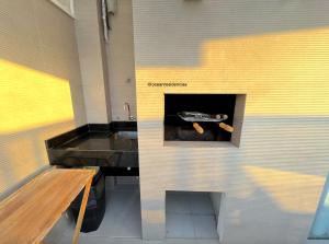 a kitchen with a sink and a counter top at Cobertura Quebec Beira-Mar in Balneário Camboriú