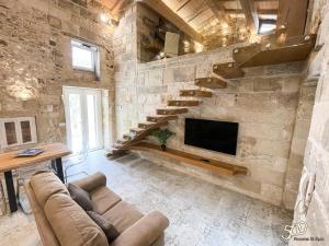 A seating area at 500 Home