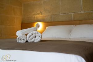 A bed or beds in a room at 500 Home