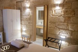 A bed or beds in a room at 500 Home