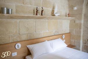 A bed or beds in a room at 500 Home
