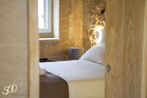 A bed or beds in a room at 500 Home
