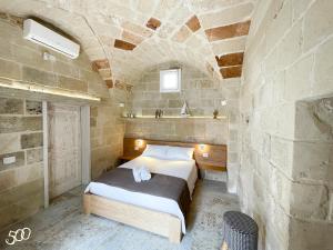 A bed or beds in a room at 500 Home