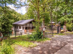 Zahrada ubytování Chalet in Ardennes near Durbuy with Sauna