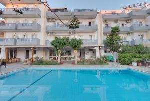 Bazén v ubytovaní Marirena Hotel alebo v jeho blízkosti