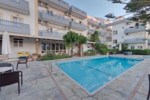 Bazén v ubytovaní Marirena Hotel alebo v jeho blízkosti