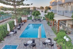 Bazén v ubytovaní Marirena Hotel alebo v jeho blízkosti