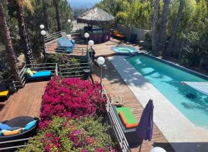 Galeriebild der Unterkunft Idyllic secluded mountain Villa of 100 Games w/pool & spa in Altadena