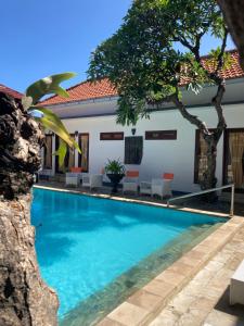 Bazén v ubytování Villa Agung Beach Inn nebo v jeho okolí