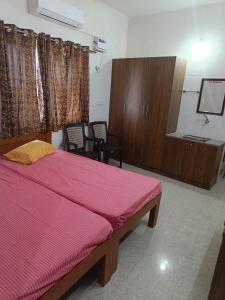 A bed or beds in a room at Sri Lakshmi Residency