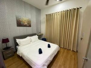 a bedroom with a large white bed with white pillows at Skynature@Mesahill-Nature view-Poolview-Fast Wifi in Nilai